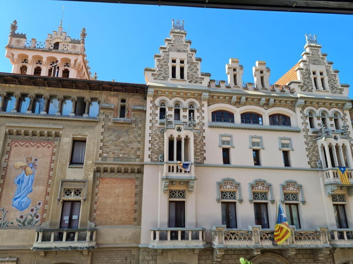 Apartaments Vicus 3 Con Vistas A La Plaza Mayor De Vic Dış mekan fotoğraf