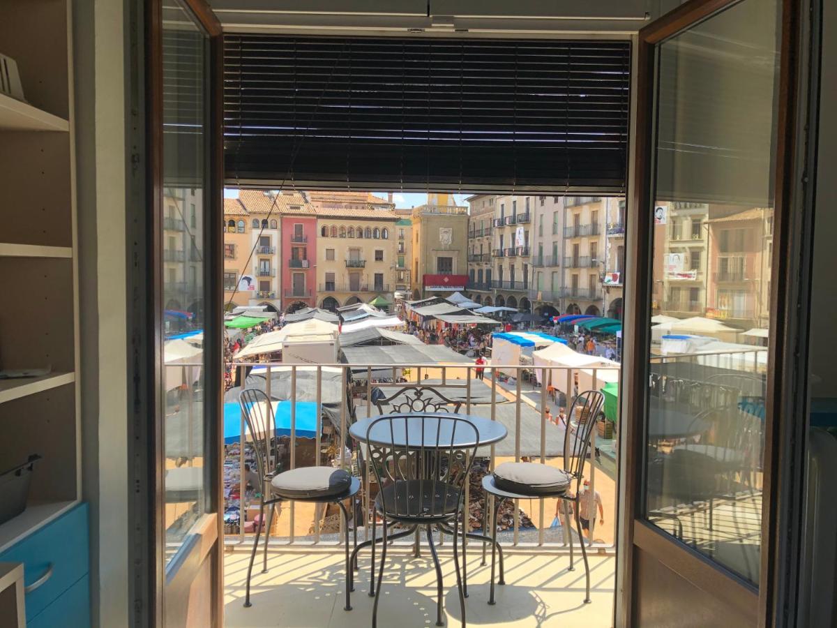 Apartaments Vicus 3 Con Vistas A La Plaza Mayor De Vic Dış mekan fotoğraf