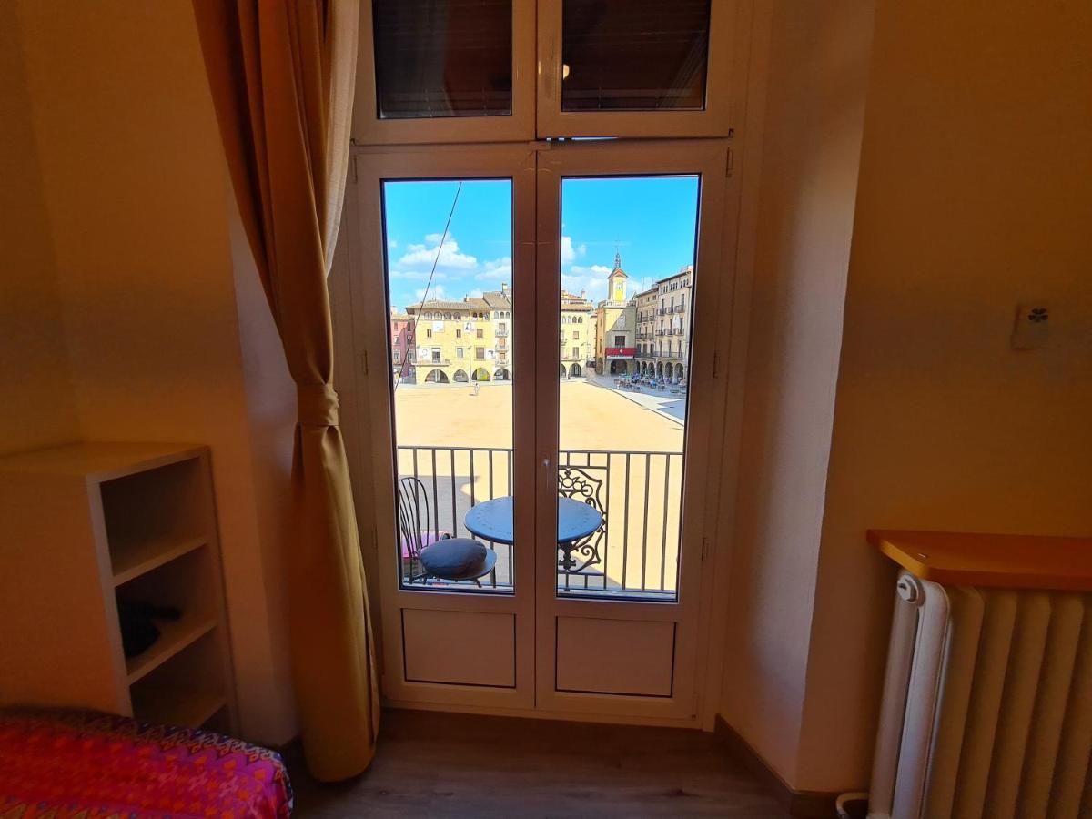 Apartaments Vicus 3 Con Vistas A La Plaza Mayor De Vic Dış mekan fotoğraf
