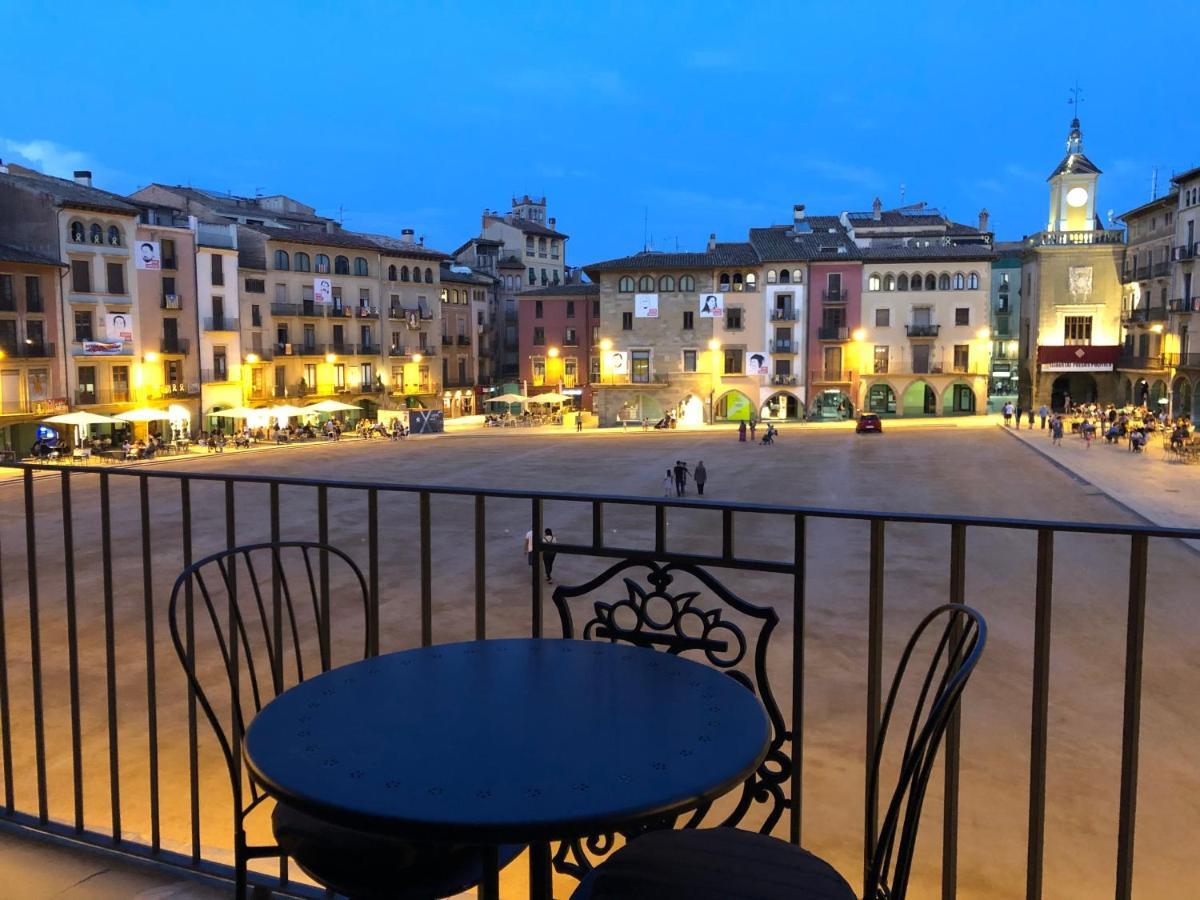 Apartaments Vicus 3 Con Vistas A La Plaza Mayor De Vic Dış mekan fotoğraf
