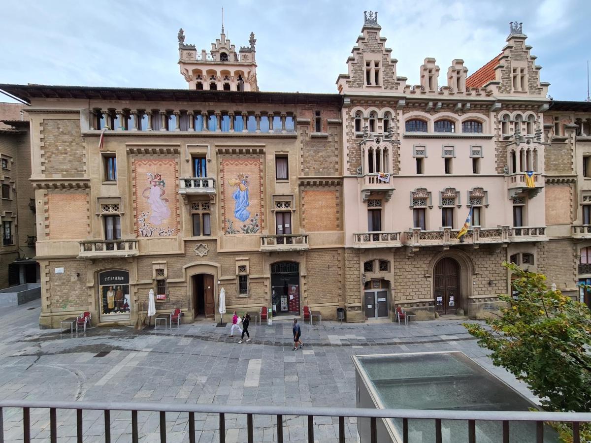 Apartaments Vicus 3 Con Vistas A La Plaza Mayor De Vic Dış mekan fotoğraf