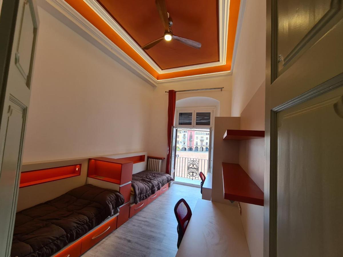 Apartaments Vicus 3 Con Vistas A La Plaza Mayor De Vic Dış mekan fotoğraf